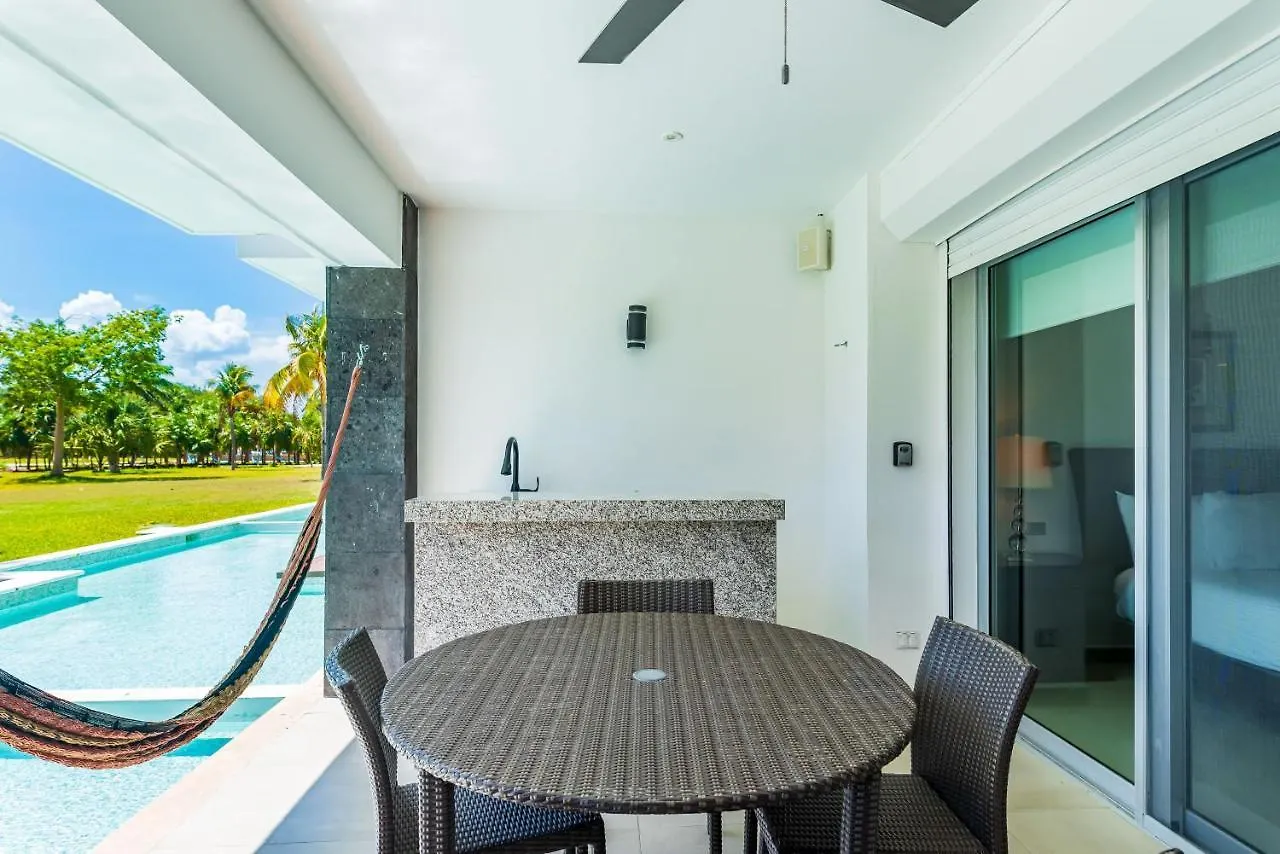 Casa 401N Los Secretos Apts Playa del Carmen